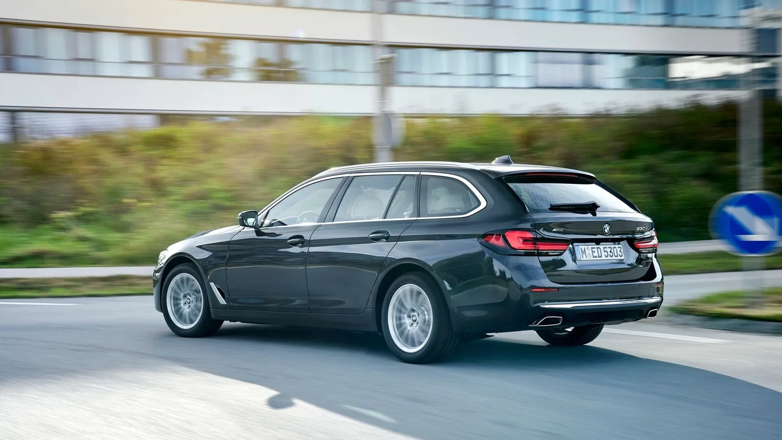 BMW 5er Touring: Der 530e Touring Steptronic ist je Kilometer 24,0 Prozent günstiger als der 530i Touring Steptronic.