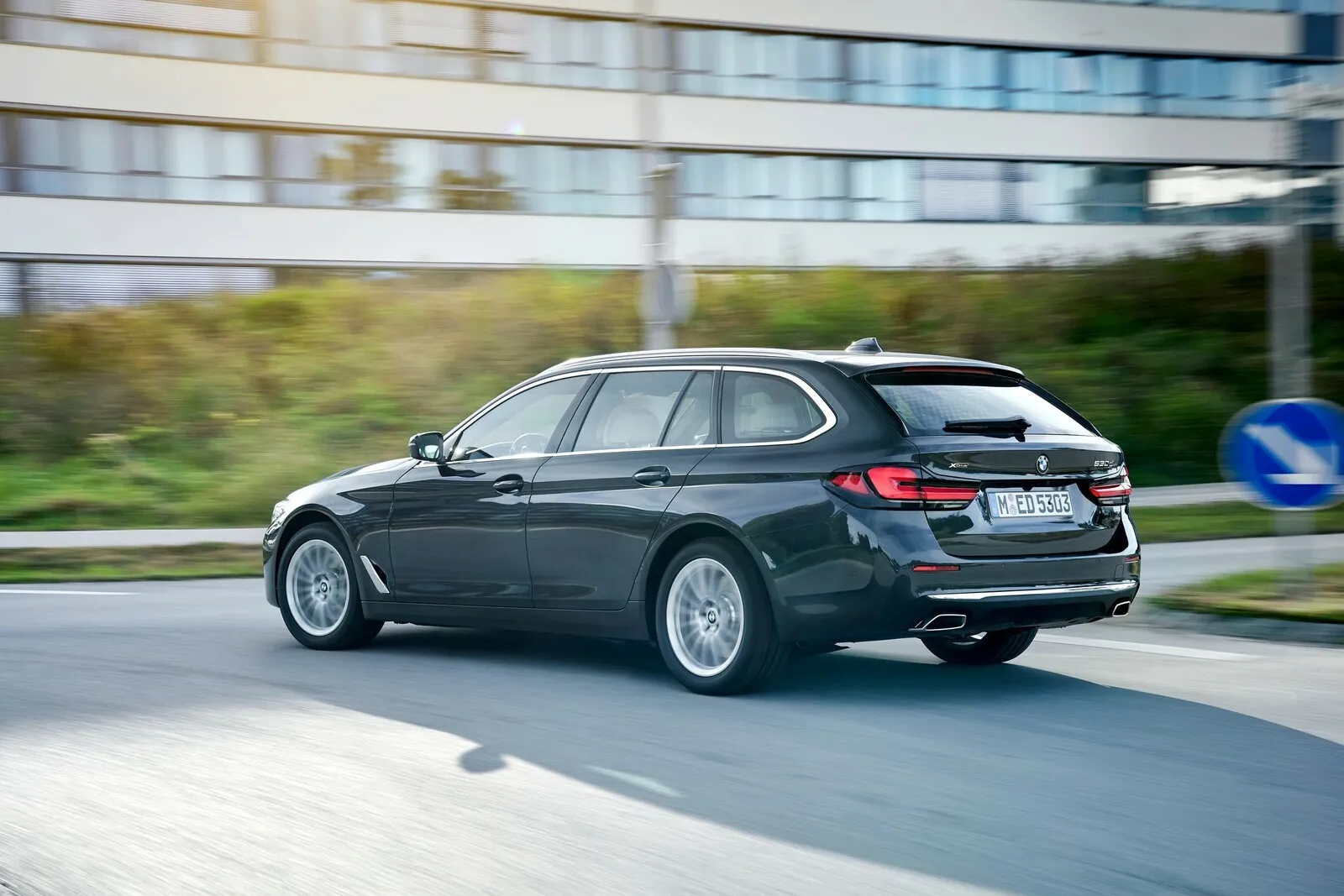BMW 5er Touring: Der 530e Touring Steptronic ist je Kilometer 24,0 Prozent günstiger als der 530i Touring Steptronic.