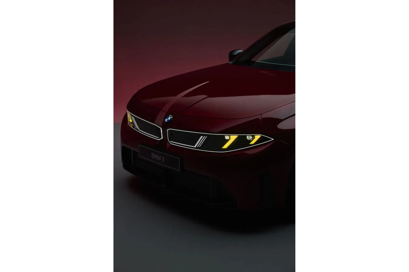 Der BMW M350 xDrive hat aus dem Motorsport adaptierte gelbe Tagfahrlichter.