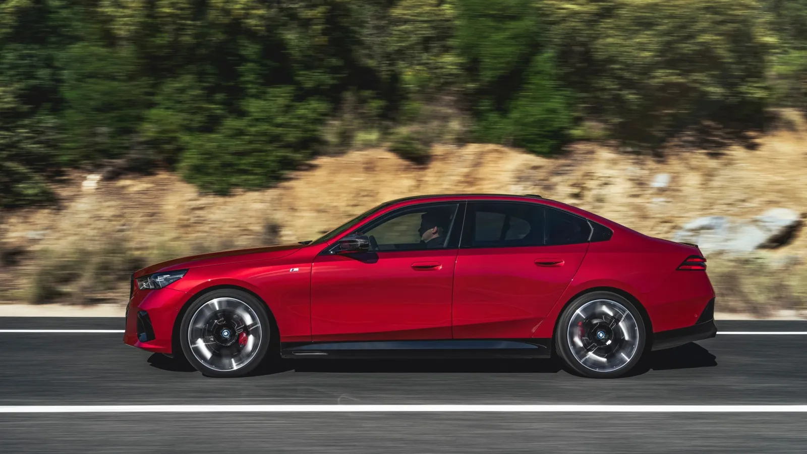 BMW 520i (Bild: BMW i5 M60 xDrive): 2.041 Euro müssen Fuhrparkverantwortliche für die Wartung des Benziners aus Bayern ausgeben, knapp 600 Euro mehr als für den elektrischen i5 an der Spitze des Rankings.