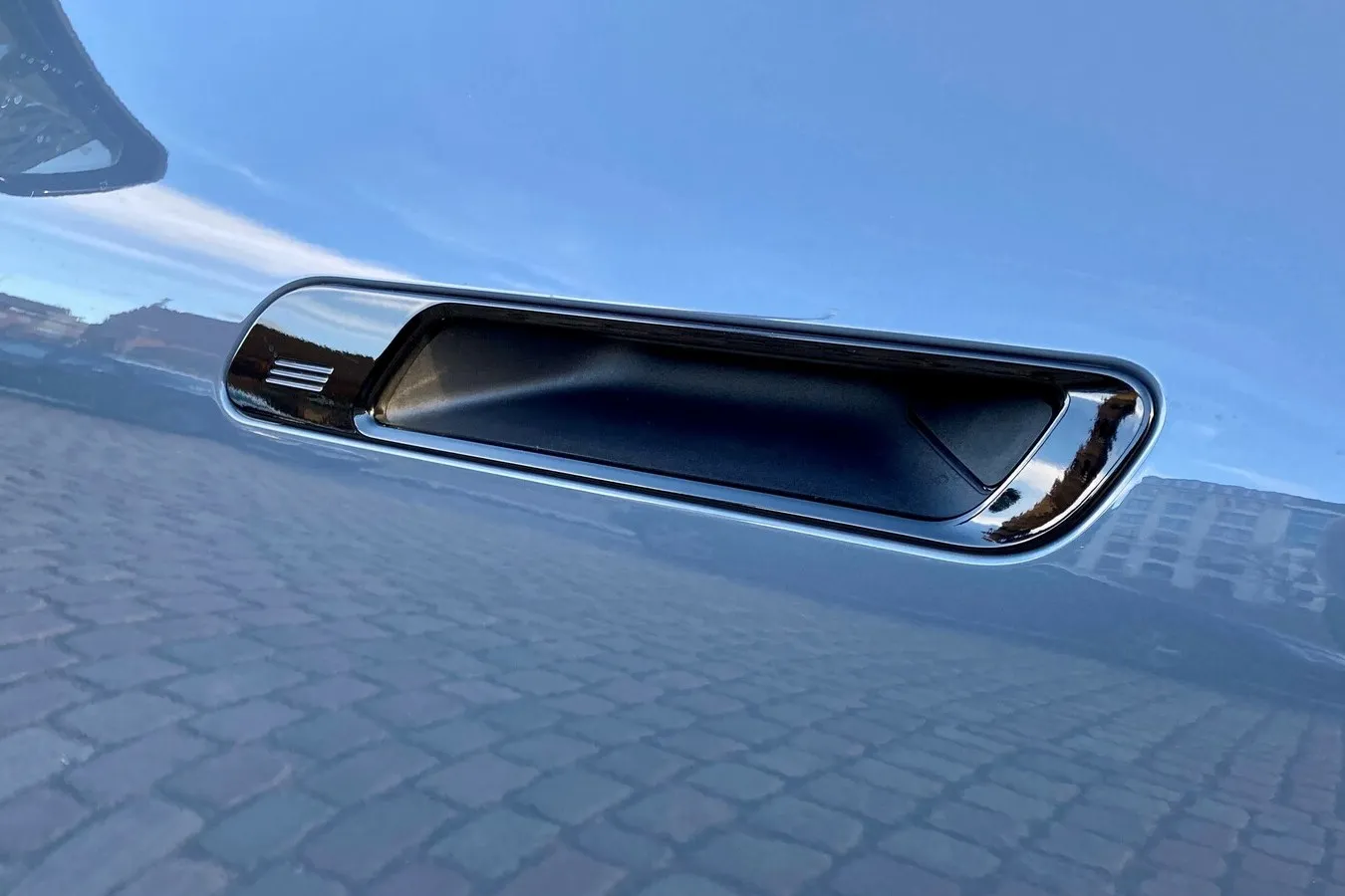 Versenkte, aber ergonomisch überzeugende  Türgriffe im BMW iX.