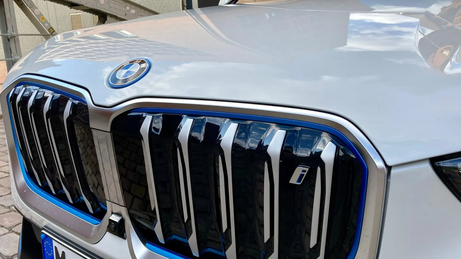 Lediglich Logos der Marke „BMW i“ …