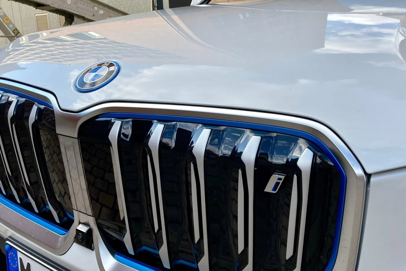 Lediglich Logos der Marke „BMW i“ …