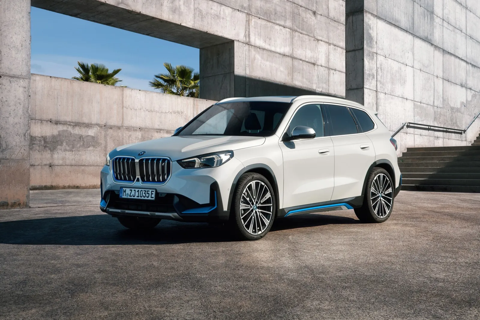 Platz drei mit 48,6 Prozent Händlereinkaufswert: der BMW iX1 30 xDrive.