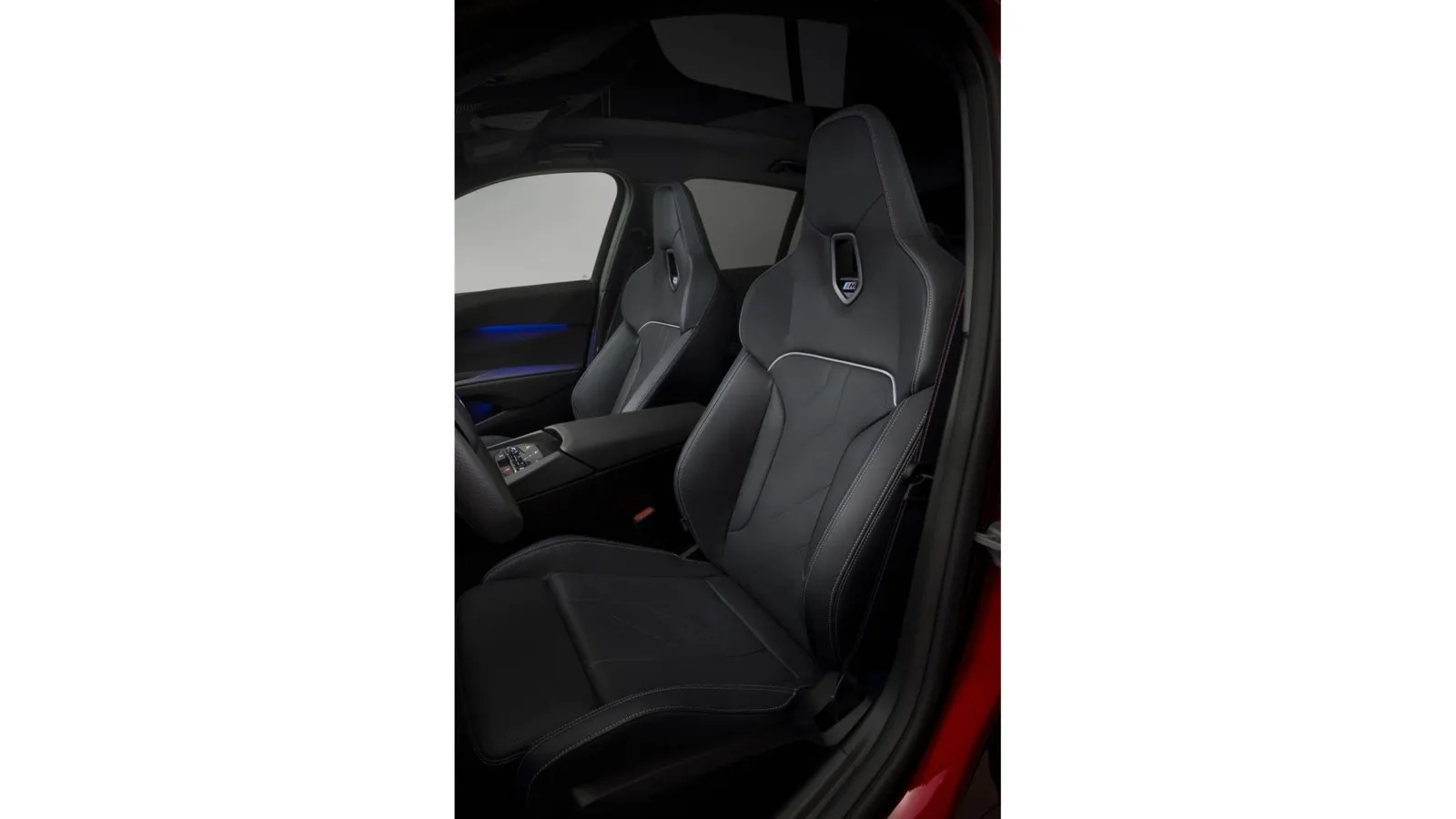 Die Sitze im M350 xDrive geben dem ersten Eindruck nach sehr guten Seitenhalt.