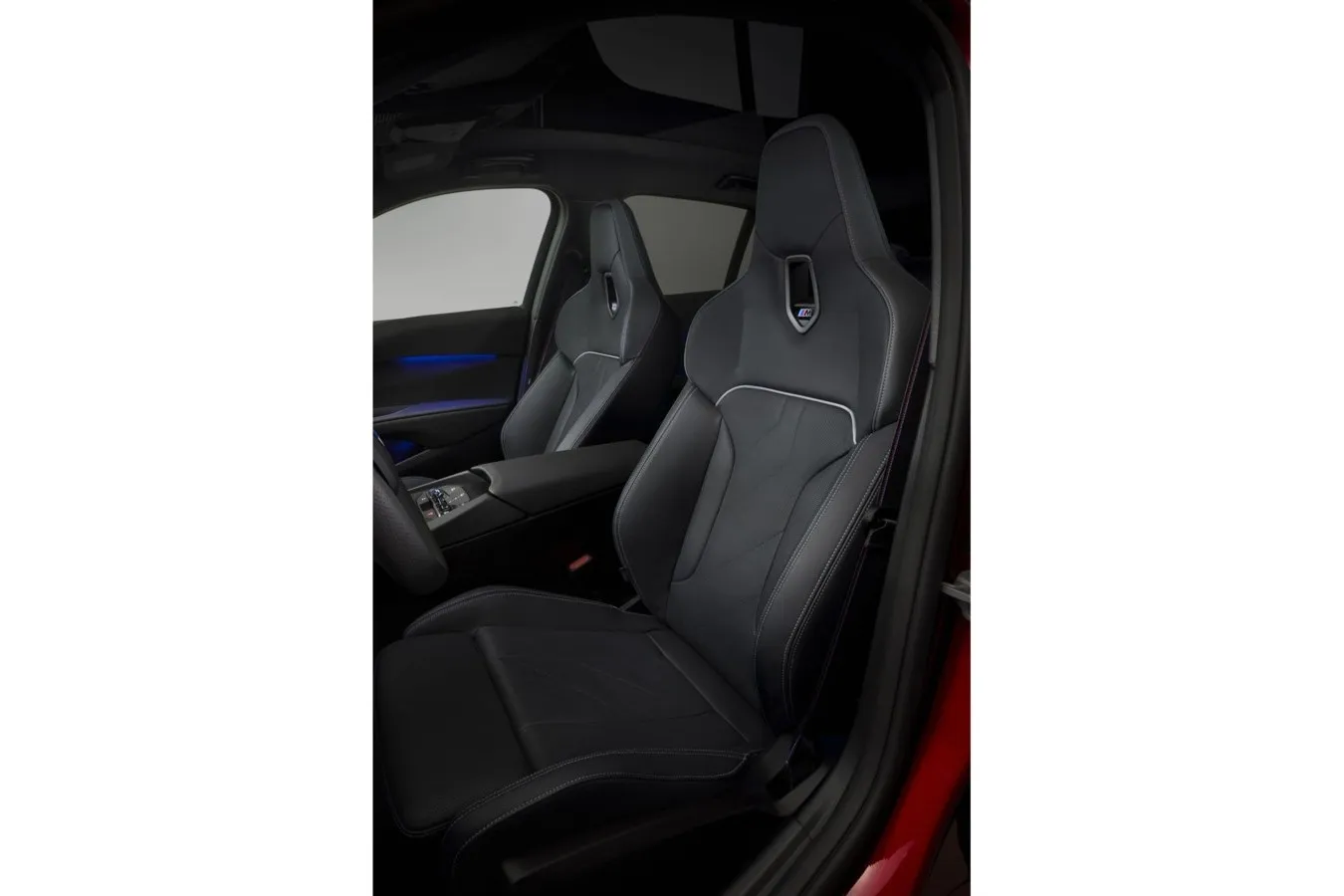 Die Sitze im M350 xDrive geben dem ersten Eindruck nach sehr guten Seitenhalt.