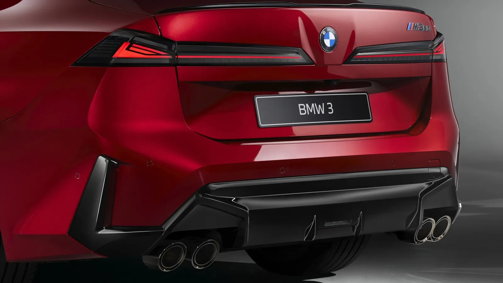 BMW 3er: Die Heckleuchten sind schmal gezeichnet und ziehen sich fast bis in die Mitte der Kofferraumklappe.