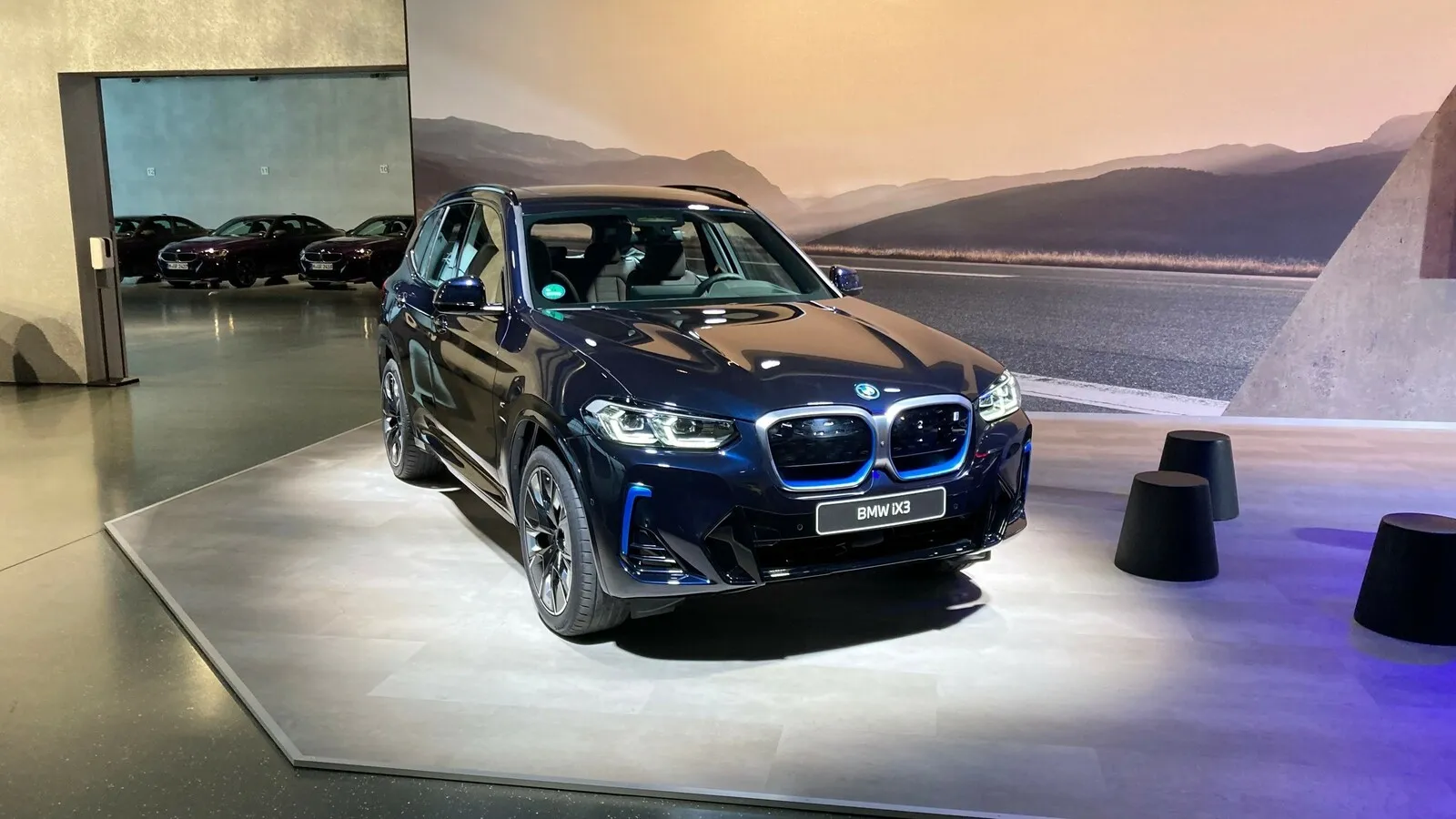 Auch das Elektro-SUV iX3 bekommt seine erste Modellpflege. Fahren konnten wir den gelifteten Stromer leider noch nicht.