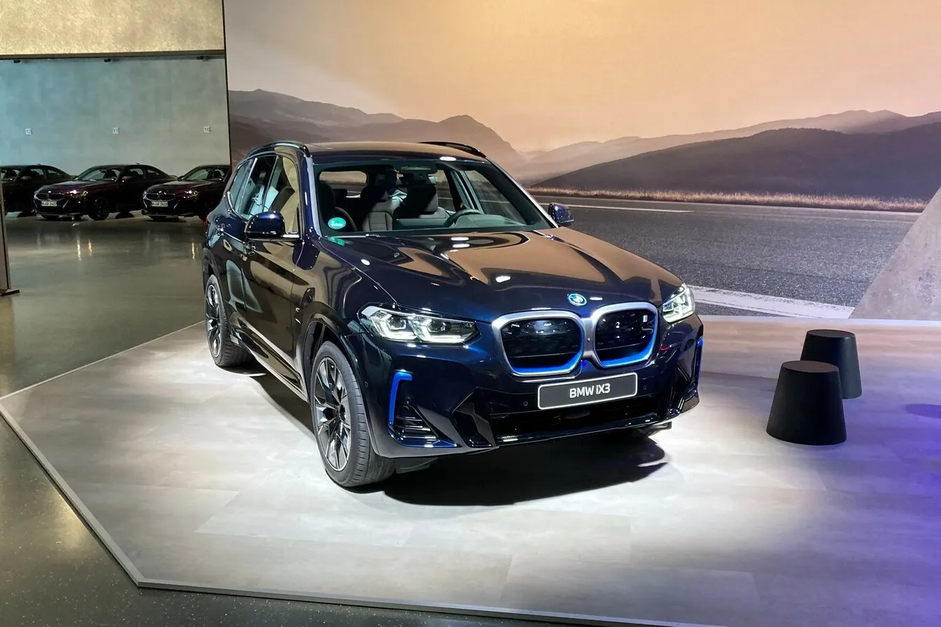 Auch das Elektro-SUV iX3 bekommt seine erste Modellpflege. Fahren konnten wir den gelifteten Stromer leider noch nicht.