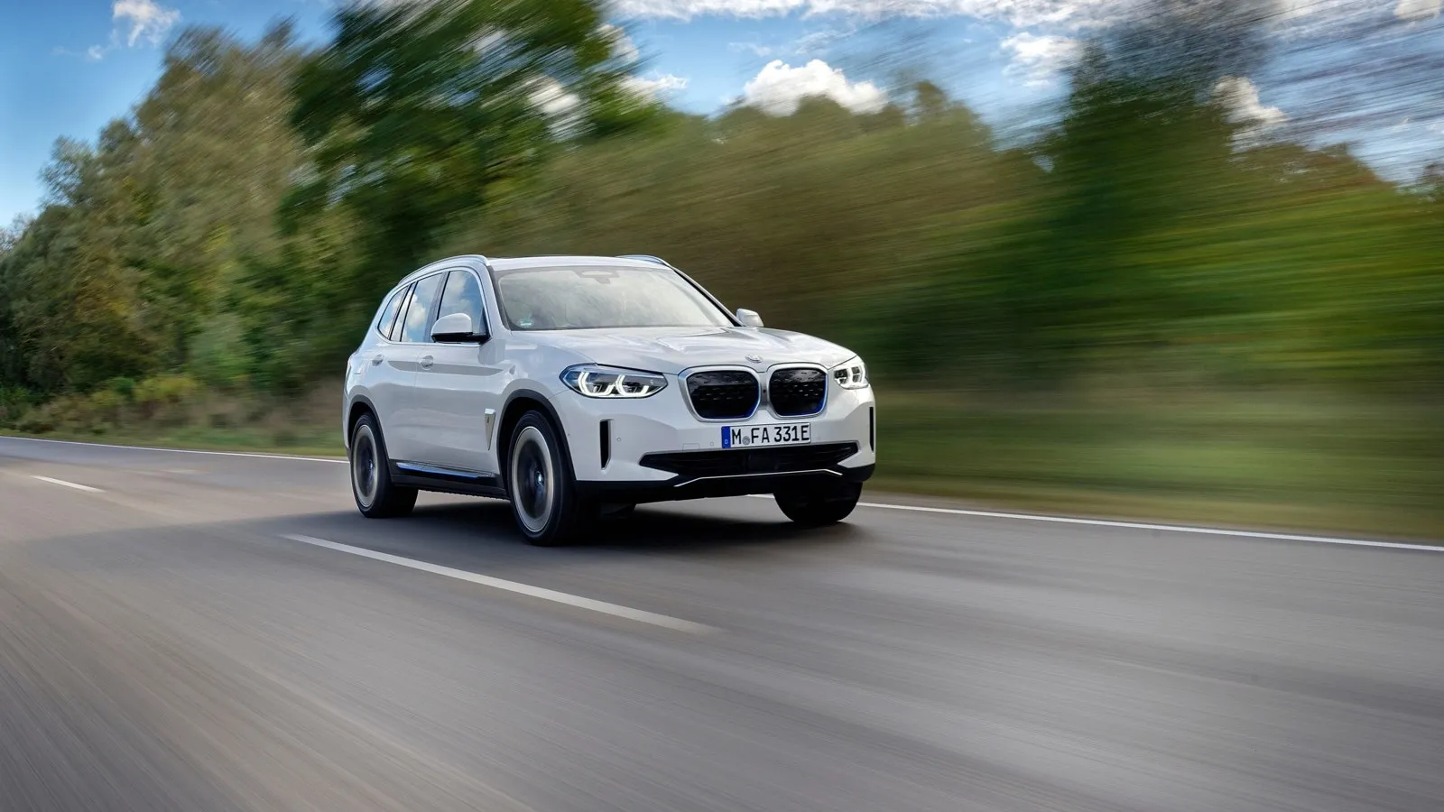 BMW iX3: Dicht hinter seinem Markenbruder kann sich der BMW ix3 mit Wartungskosten von 1.262 Euro den Bronzeplatz im Ranking sichern.
