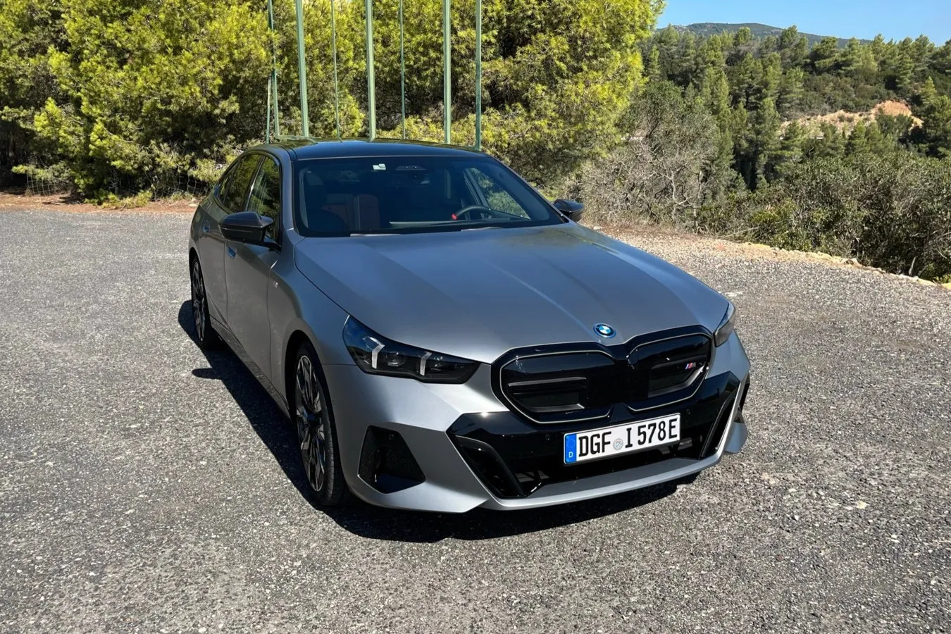 Der erste vollelektrische 5er kommt als i5 eDrive 40 und mit deutlich mehr PS als i5 M60 xDrive auf die Straßen.