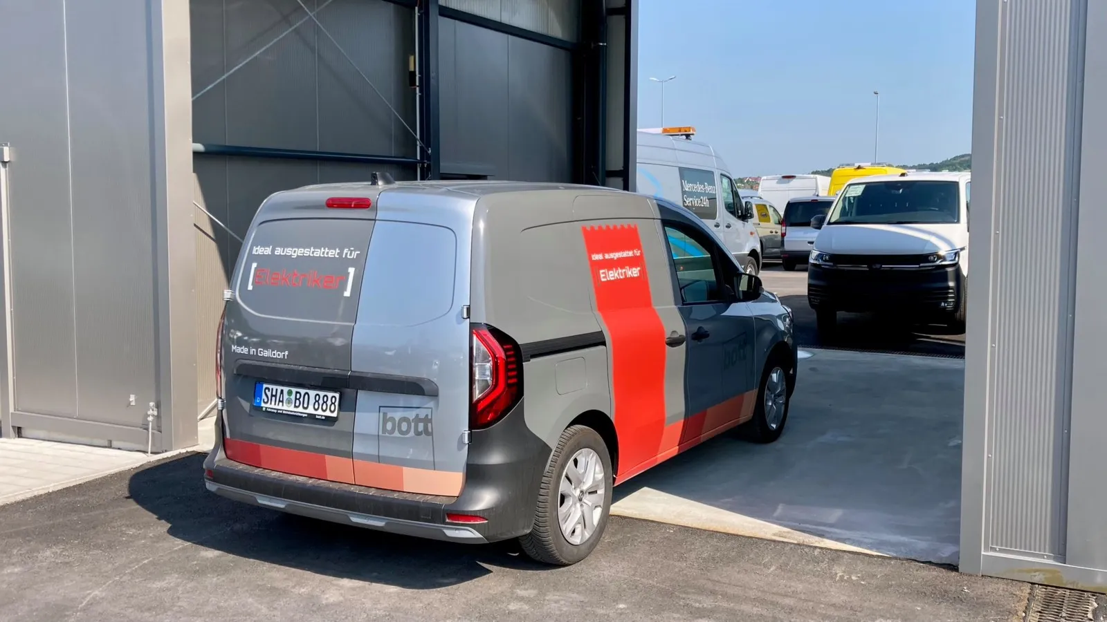 Jedes Fahrzeug wird bei der Hereinnahme sorgfältig auf Vorschäden durchgecheckt.