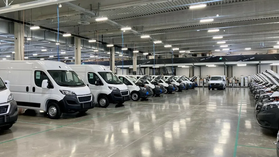 40 Ausbau-Arbeitsplätze bietet das neue Bott-Kundencenter in Gaildorf-Münster.