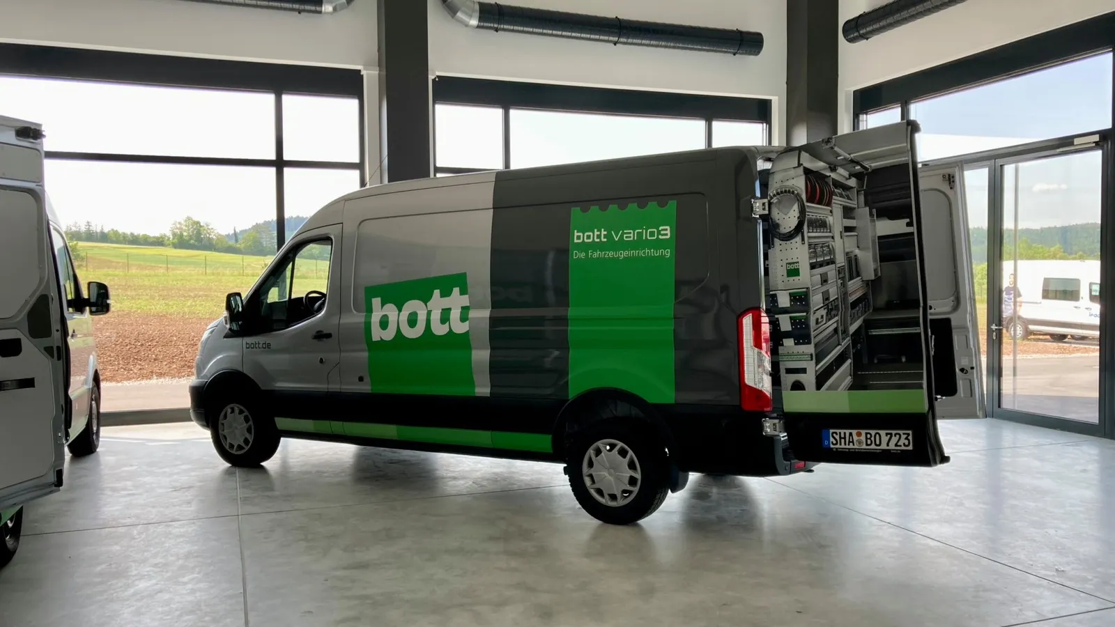 Ausgebauter Transporter im Showroom des neuen Bott-Kundencenters.