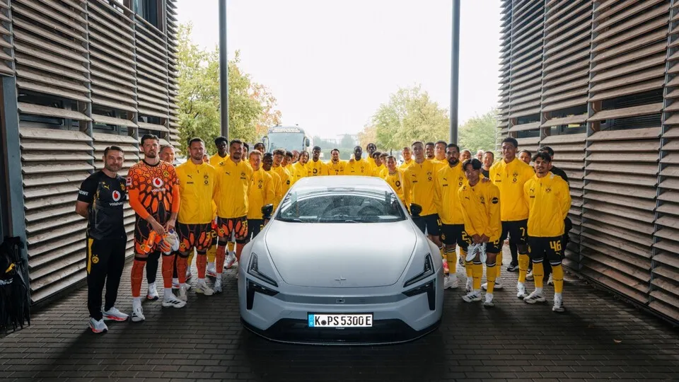 Die Partnerschaft zwischen Borussia Dortmund und Polestar bringt Elektromobilität direkt in den Vereinsalltag. 60 Fahrzeuge gehören zur Flotte des Bundesligisten.