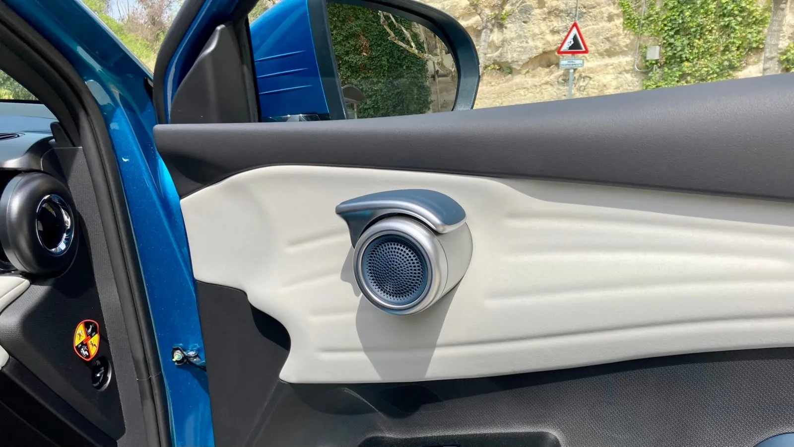 Individuell gezeichnete Türöffner in BYDs Kompakt-SUV.