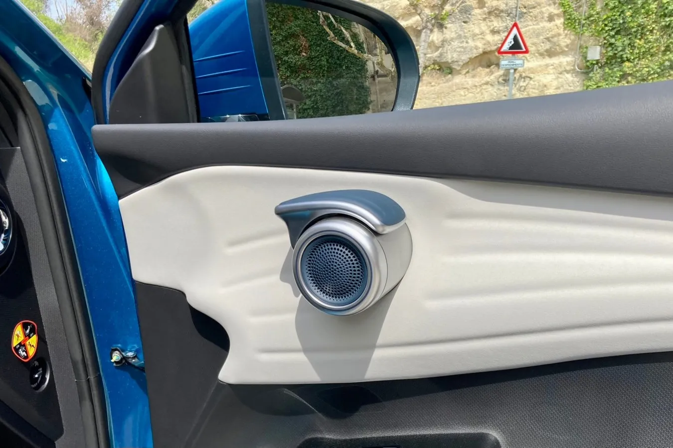 Individuell gezeichnete Türöffner in BYDs Kompakt-SUV.