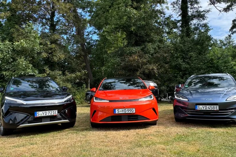 Mit dem Seal 5, dem Dolphin G DM-i und dem Atto 3 Evo bietet BYD ein attraktives Trio mit großen Reichweiten für den Fuhrpark an.