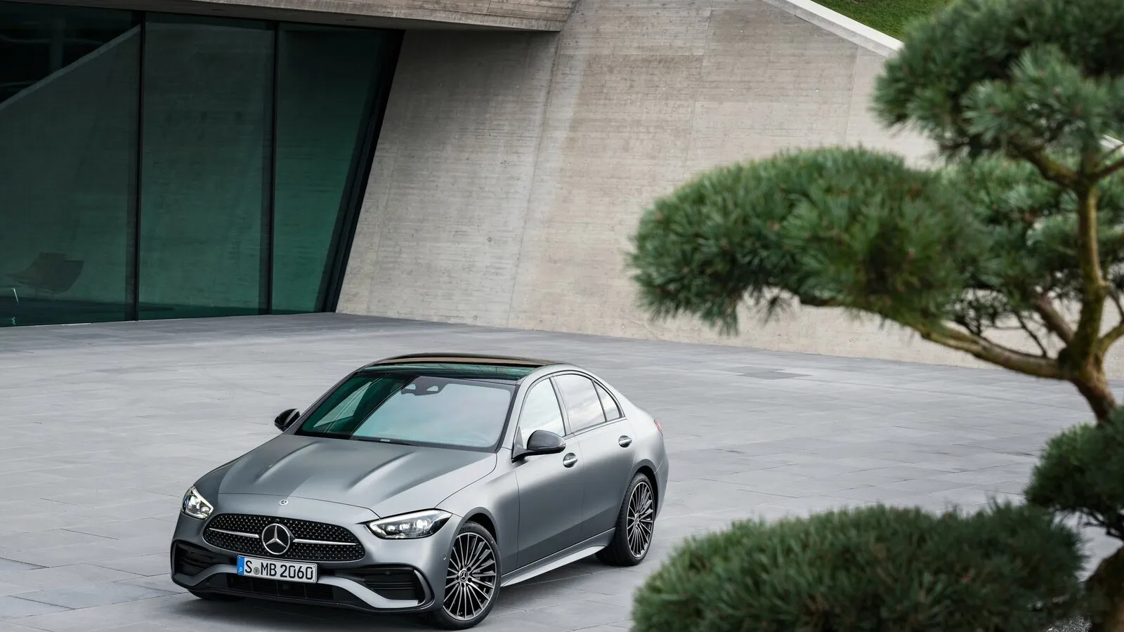 Der aktuelle Trapez-Grill von Mercedes-Benz ziert künftig auch die C-Klasse.