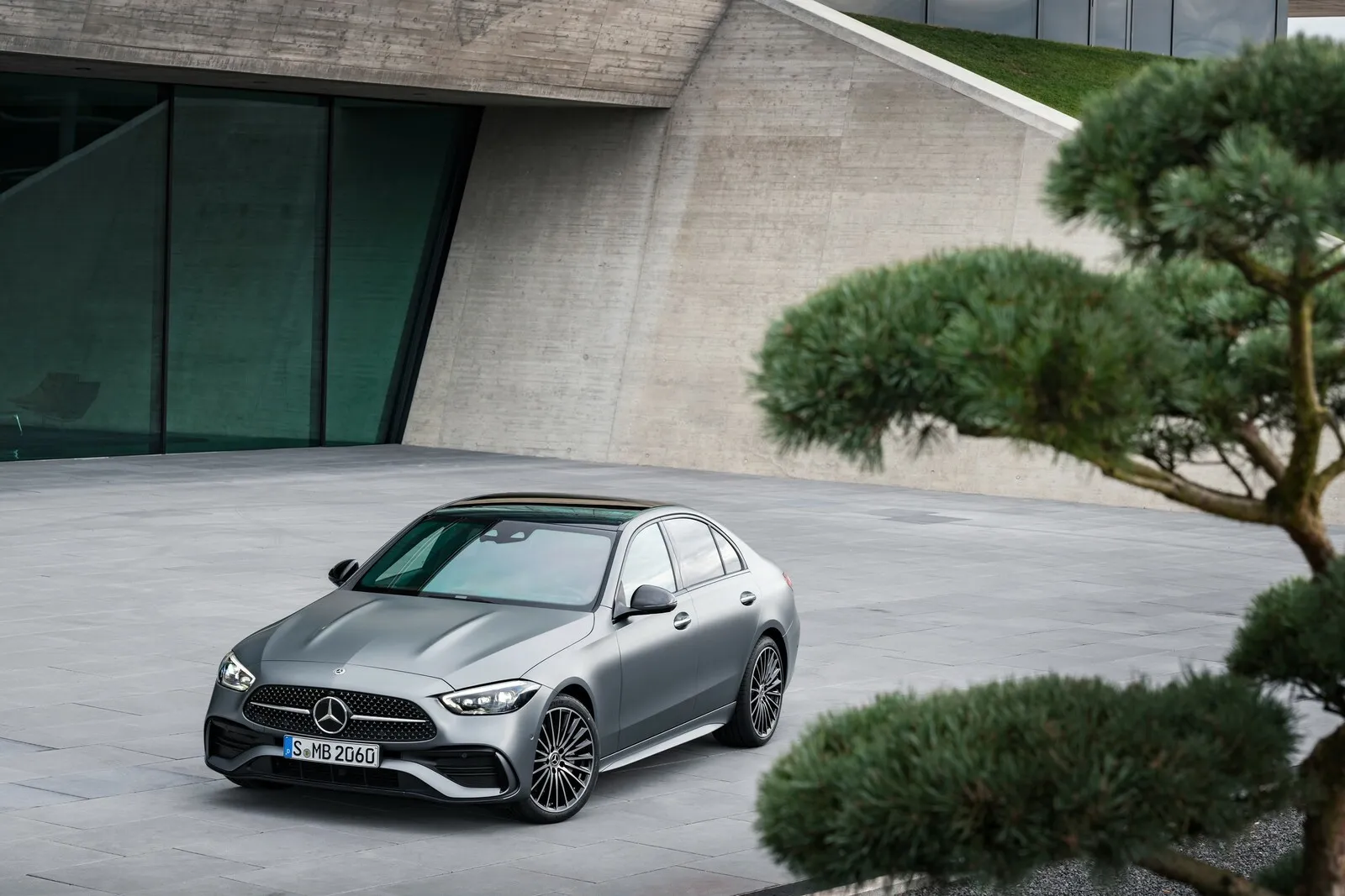 Der aktuelle Trapez-Grill von Mercedes-Benz ziert künftig auch die C-Klasse.