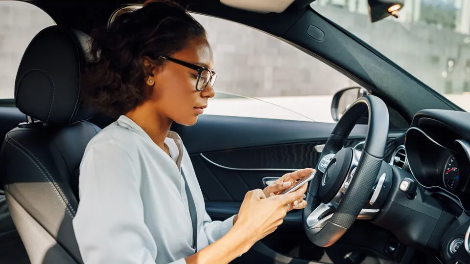 Corporate-Carsharing-Apps ermöglichen Buchung und zentrale Abrechnung von Poolfahrzeugen in einer modernen Flottenstrategie.