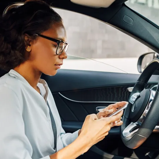 Corporate-Carsharing-Apps ermöglichen Buchung und zentrale Abrechnung von Poolfahrzeugen in einer modernen Flottenstrategie.