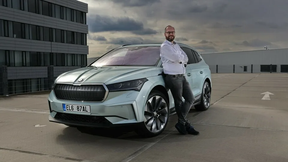 bfp-Chefredakteur Christian Frederik Merten konnte eine erste Fahrt im neuen Skoda Enyaq iV unternehmen.
