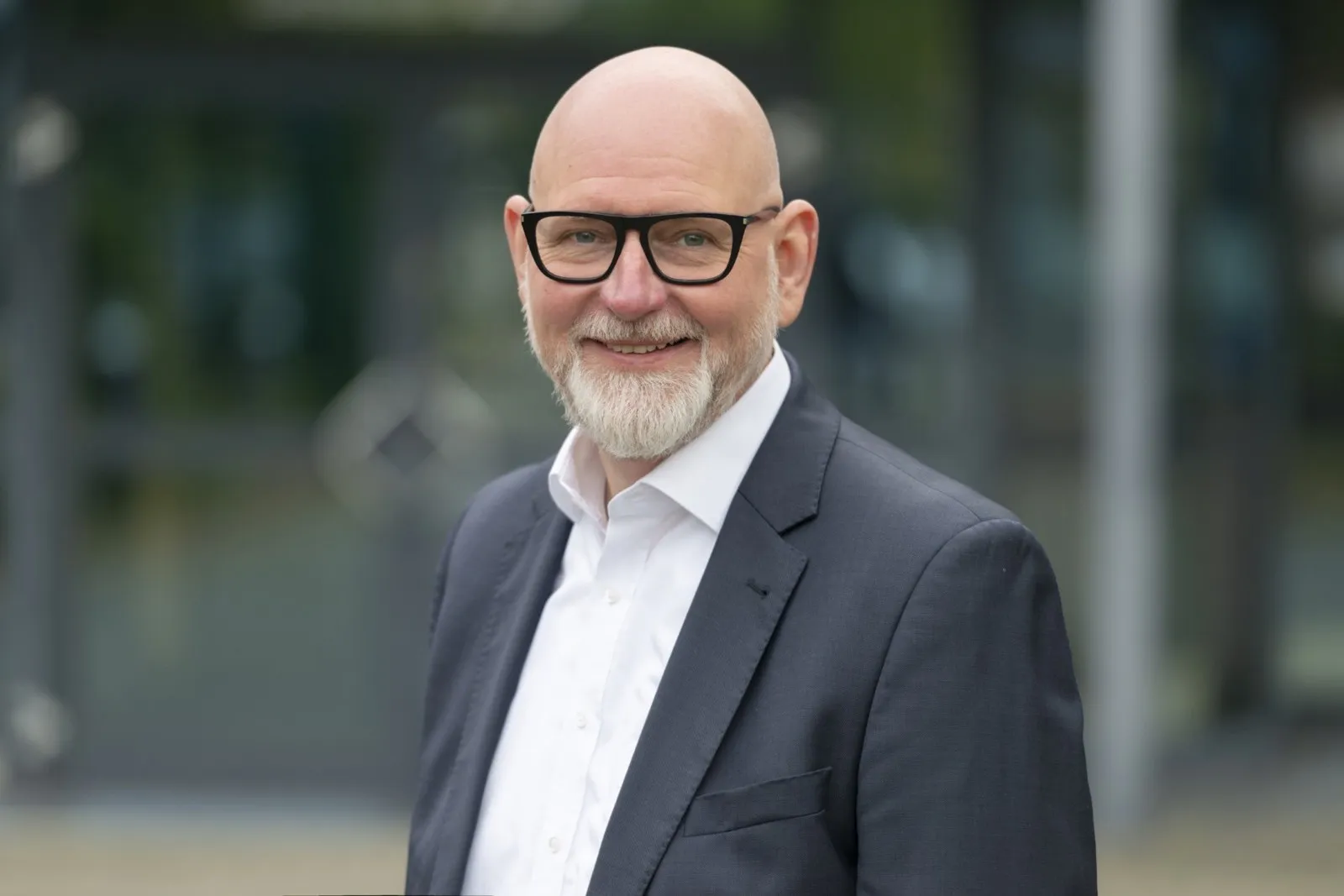 Christoph Wede, Geschäftsführer von CWM Consulting, ist Experte für Zero Emission Transport. Beim Panel Talk auf der Power2Drive spricht er über E-Trucks, Ladeinfrastruktur und die praktische Umsetzung im Flottenalltag.