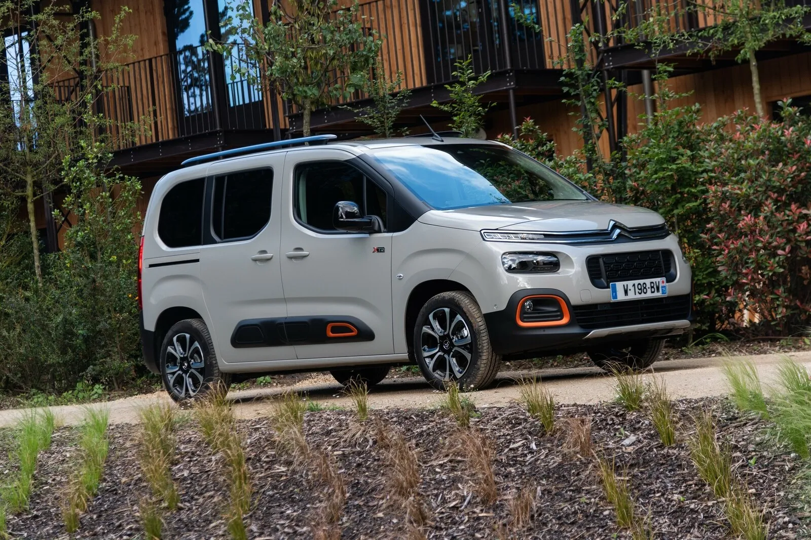 Citroen Berlingo Kombi Blue HDi Feel M: 49 oder 46 Cent je Kilometer bei 36 oder 48 Monaten Haltedauer.