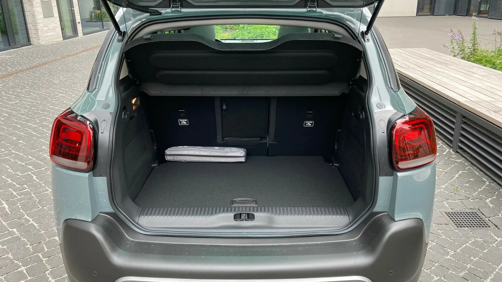 Der Kofferraum des C3 Aircross fasst schon im Standardformat 410 Liter Gepäck.