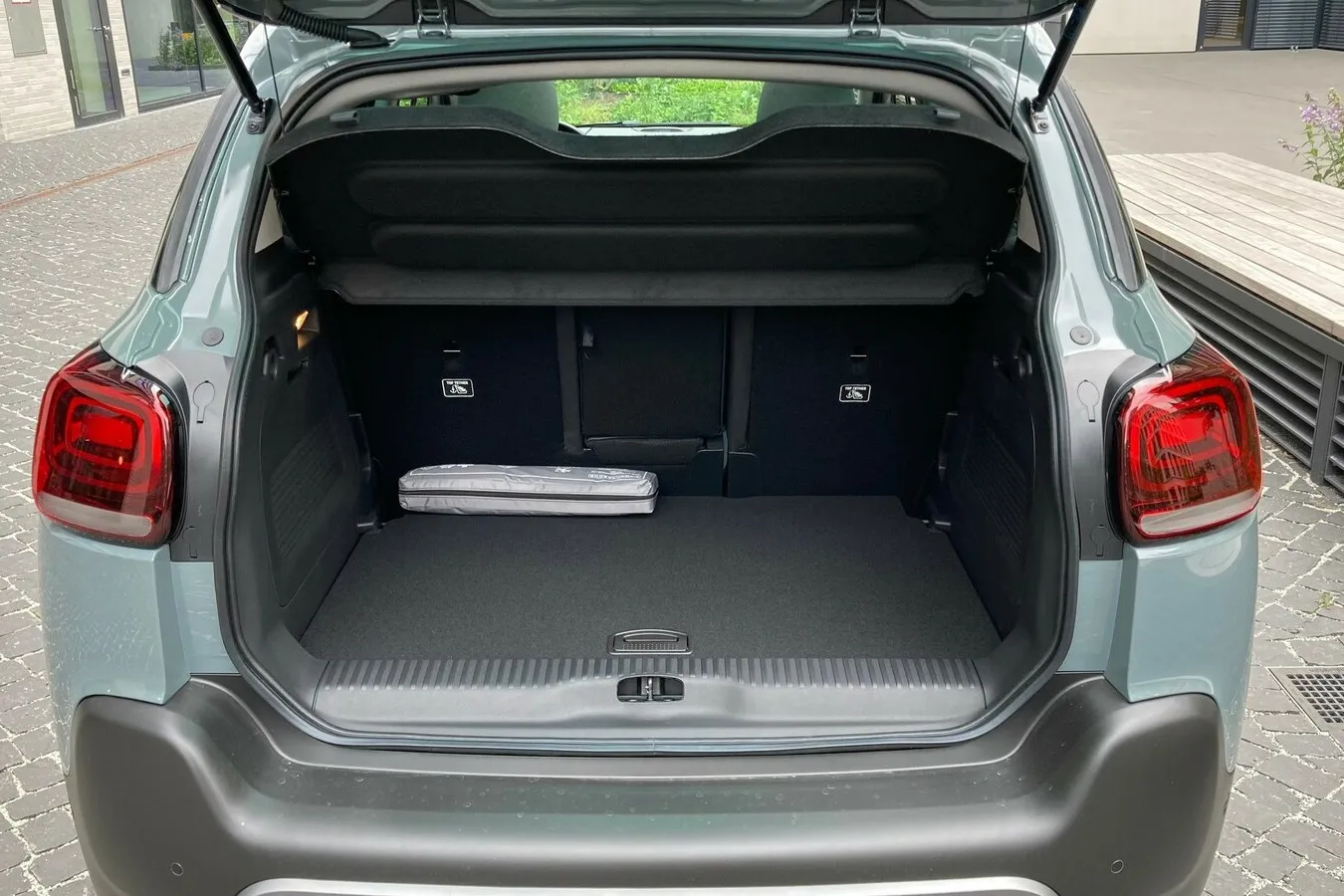 Der Kofferraum des C3 Aircross fasst schon im Standardformat 410 Liter Gepäck.