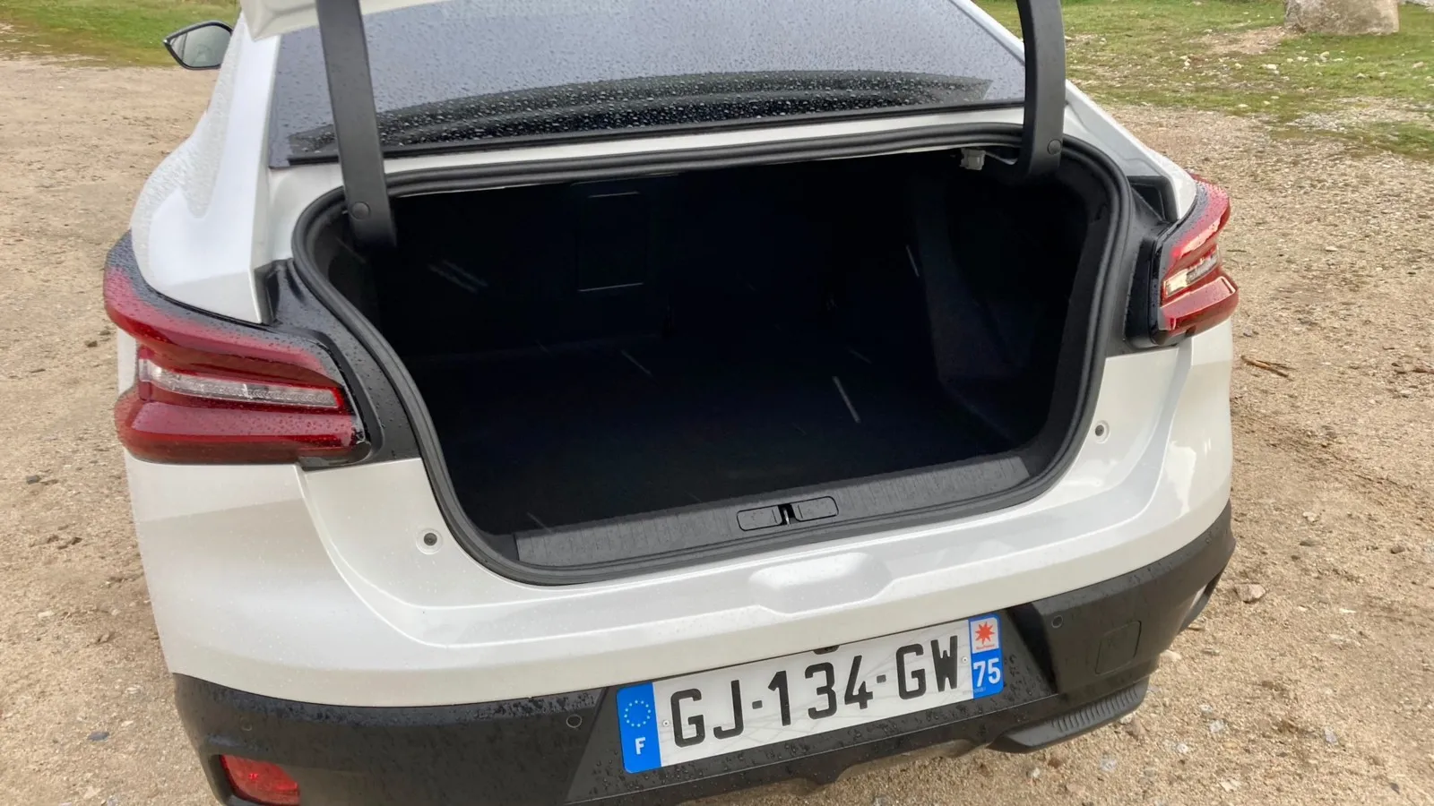 Eine große Heckklappe gibt es leider nicht. In den Kofferraum passen 510 bis 1.360 Liter Gepäck.