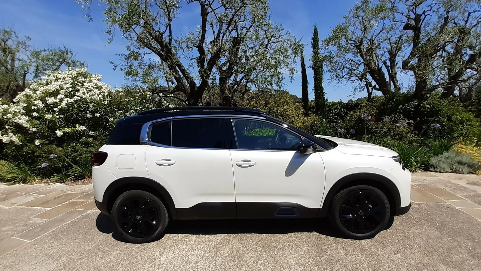 Die Abmessungen des 4,50 Meter langen Kompakt-SUVs von Citroen blieben unverändert, ebenso der 2,73 Meter lange Radstand.