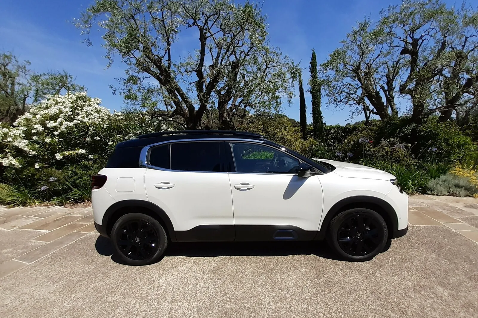 Die Abmessungen des 4,50 Meter langen Kompakt-SUVs von Citroen blieben unverändert, ebenso der 2,73 Meter lange Radstand.