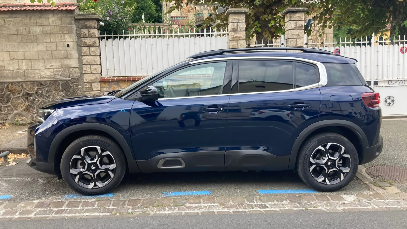 Nach dem Facelift im letzten Jahr spendiert Citroen dem C5 Aircross jetzt mit einem Mildhybrid und einem Einstiegs-PHEV auch ein Upgrade unter der Haube.