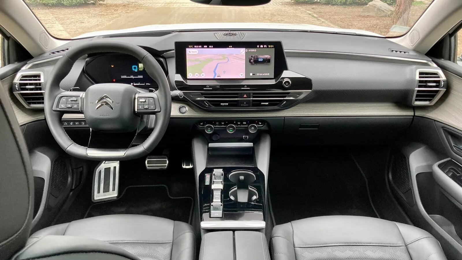 7-Zoll-Digitalinstrumente sind immer Serie, der Touchscreen misst 10 oder wie hier 12 Zoll.