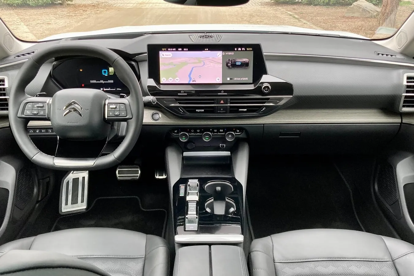 7-Zoll-Digitalinstrumente sind immer Serie, der Touchscreen misst 10 oder wie hier 12 Zoll.