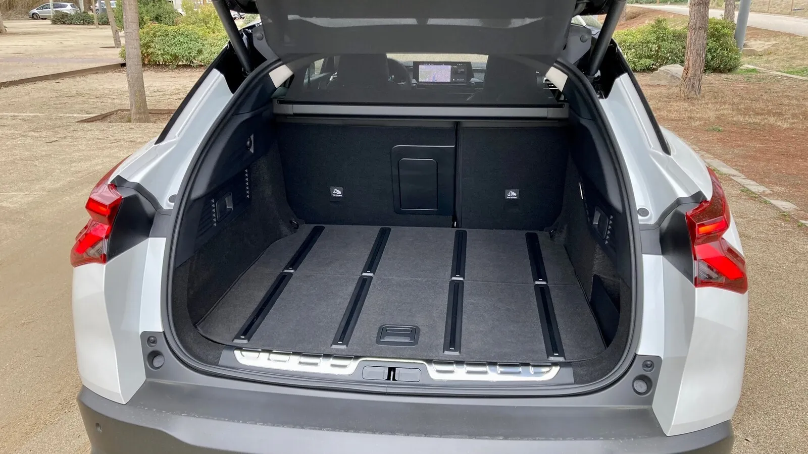 Hier spielt der C5 X Kombi: 545 bis 1.640 Liter Gepäck passen in den Kofferraum des Citroen C5 X.