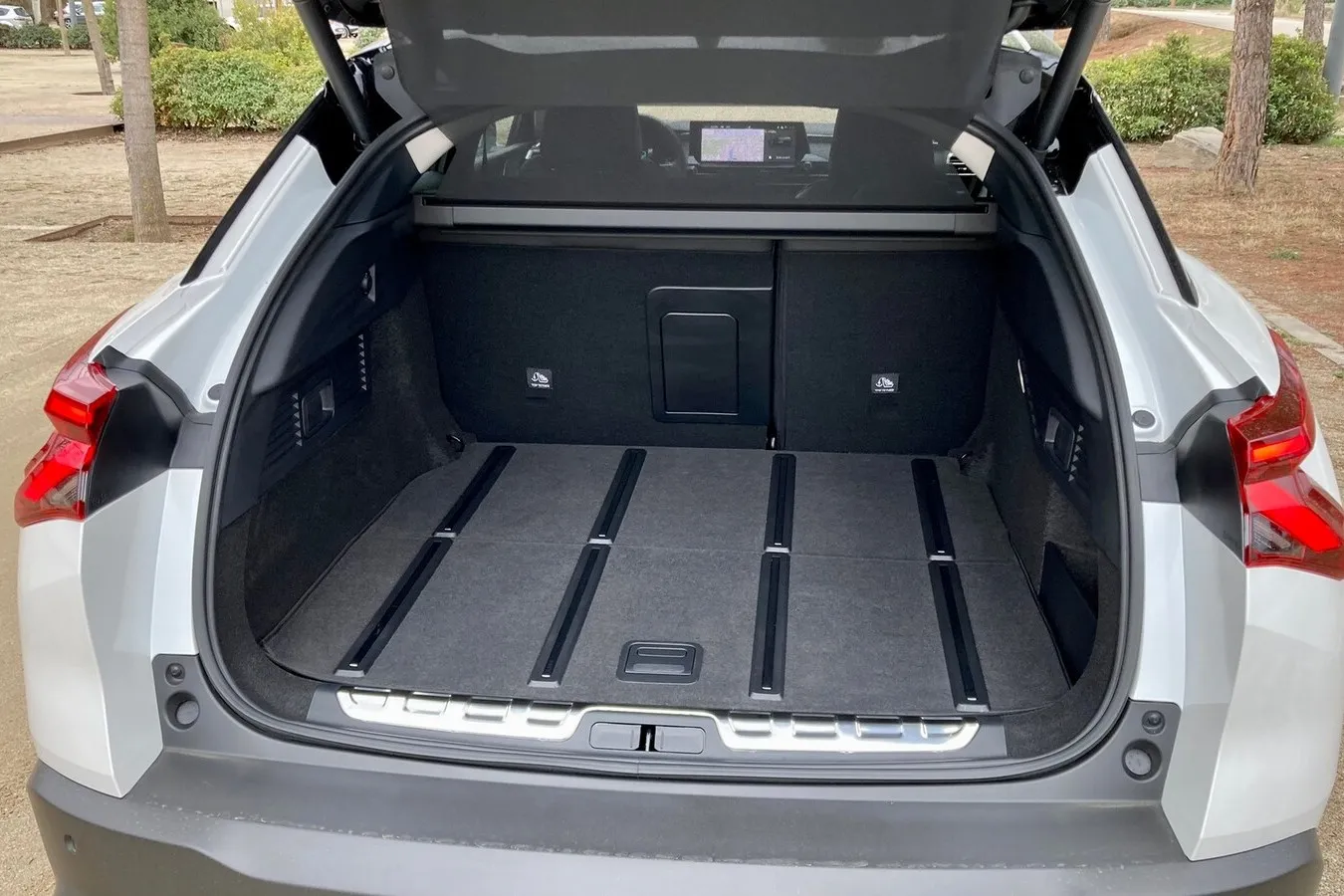 Hier spielt der C5 X Kombi: 545 bis 1.640 Liter Gepäck passen in den Kofferraum des Citroen C5 X.