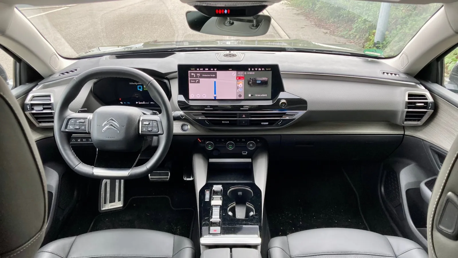 Klar gegliedertes C5-X-Interieur, gute Verarbeitung, trotz Digitalisierung immer noch analoge Bedienelement. Gut so, Citroen!
