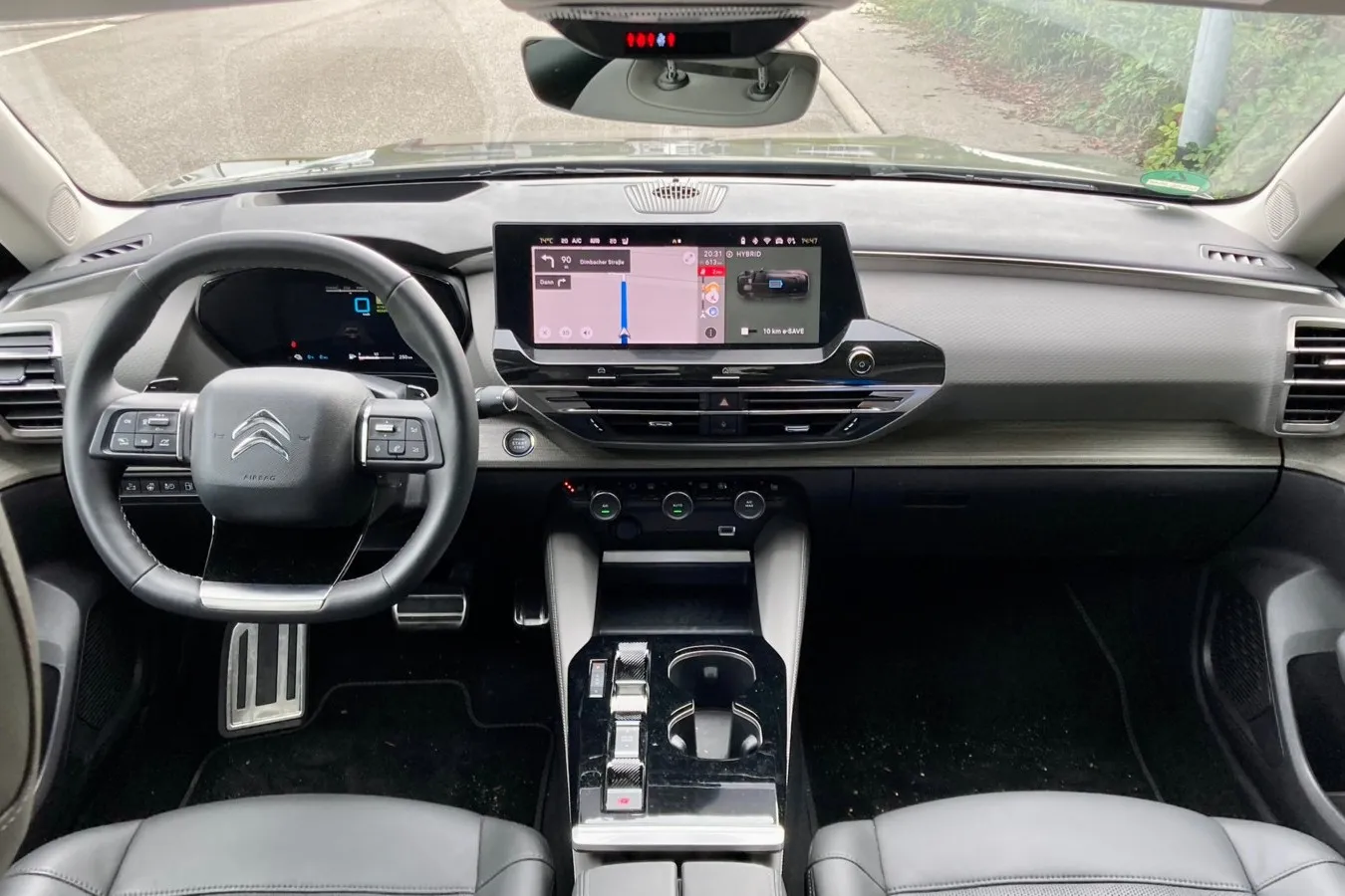 Klar gegliedertes C5-X-Interieur, gute Verarbeitung, trotz Digitalisierung immer noch analoge Bedienelement. Gut so, Citroen!