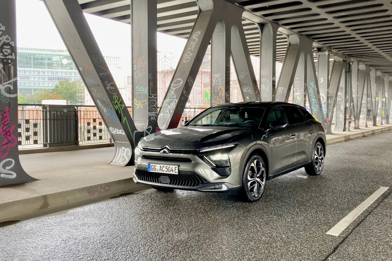 Doppelstock-Scheinwerfer sind bei Citroen mittlerweile markenprägend, so auch beim C5 X.