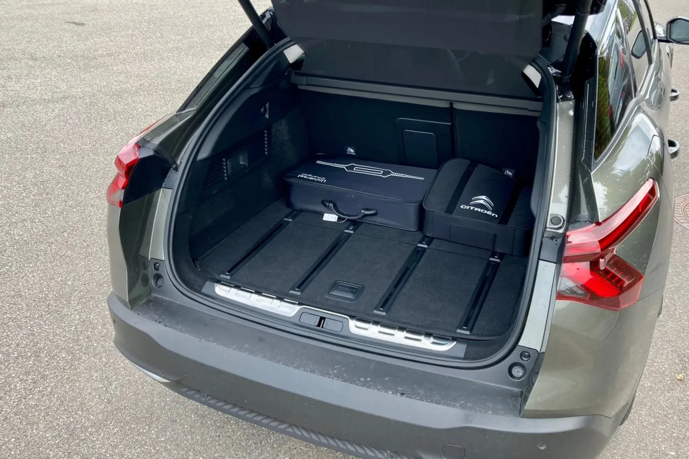 Im Standardformat fasst der C5 X Plug-in-Hybrid 485 Liter Gepäck. Im Basis-Benziner sind es mindestens 545 Liter.