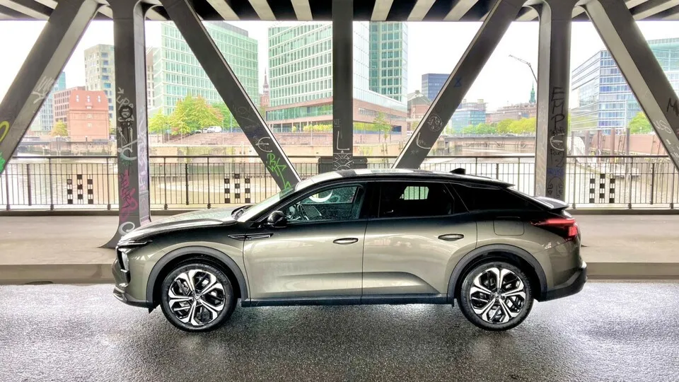 Limousine, Kombi und ein bisschen SUV – Citroens Mittelklasse C5 X kommt im Crossover-Design.