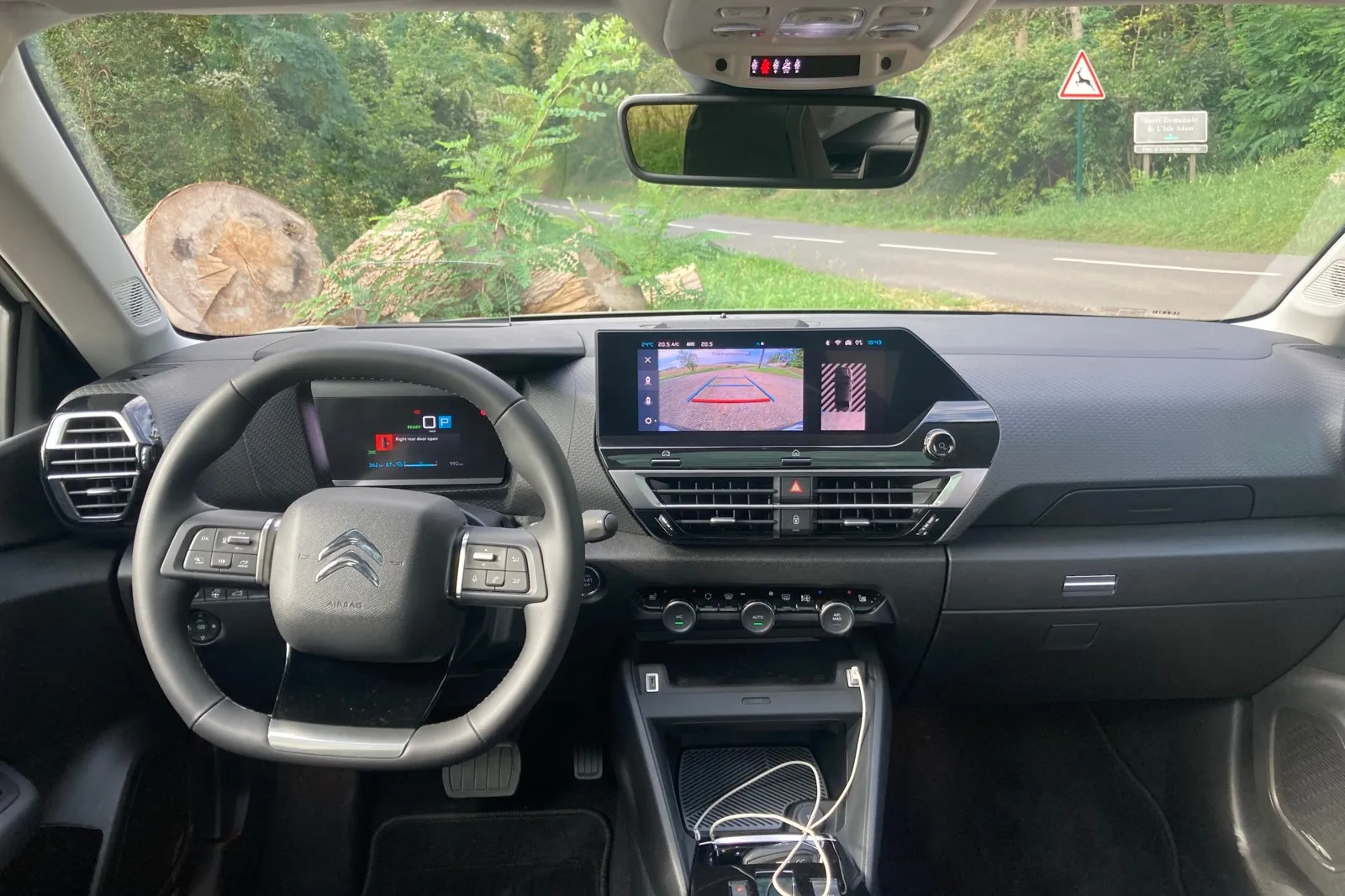 Insgesamt kann der Fahrer im e-C4 X aus drei Fahrmodi auswählen – Eco, Normal und Sport. Der Verbrauch bei der Testfahrt betrug 15,0 kWh pro 100 Kilometer.