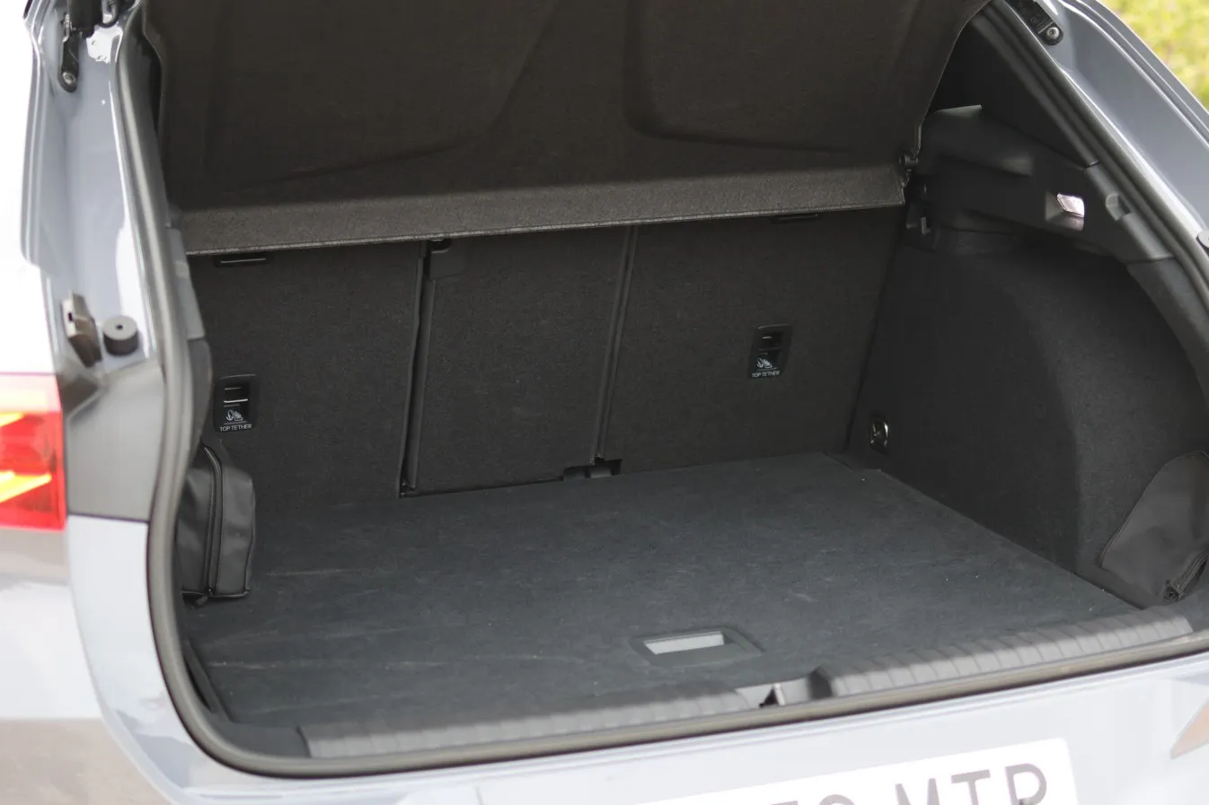 Der Benziner fasst bis zu maximal 642 Liter im Kofferraum, der Plug-in-Hybrid bis zu 490 Liter.