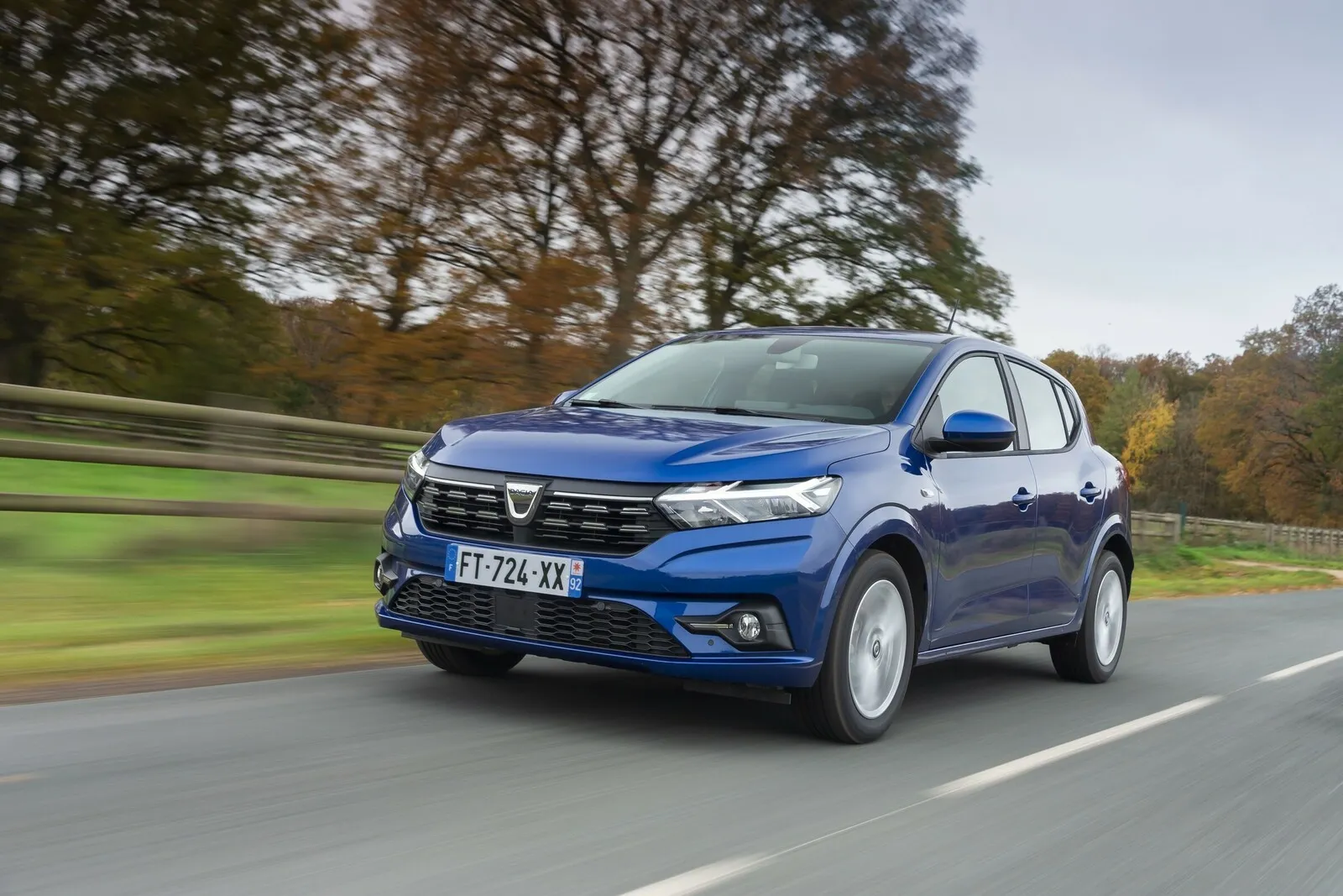Dacia Sandero TCe 90 CVT: Mit Gesamtwartungskosten von nur 816 Euro kann sich der Rumäne klar vor seinen Wettbewerbern auf Platz 1 unserer Hitliste platzieren.
