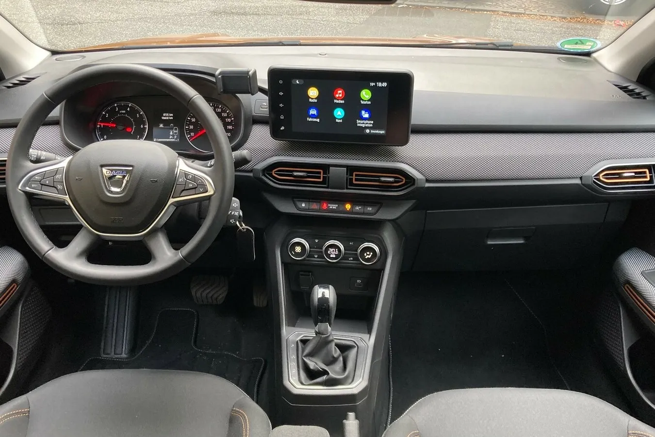 Aufgeräumtes Interieur, in der Spitzenversion Comfort mit wohnlichem Eindruck.