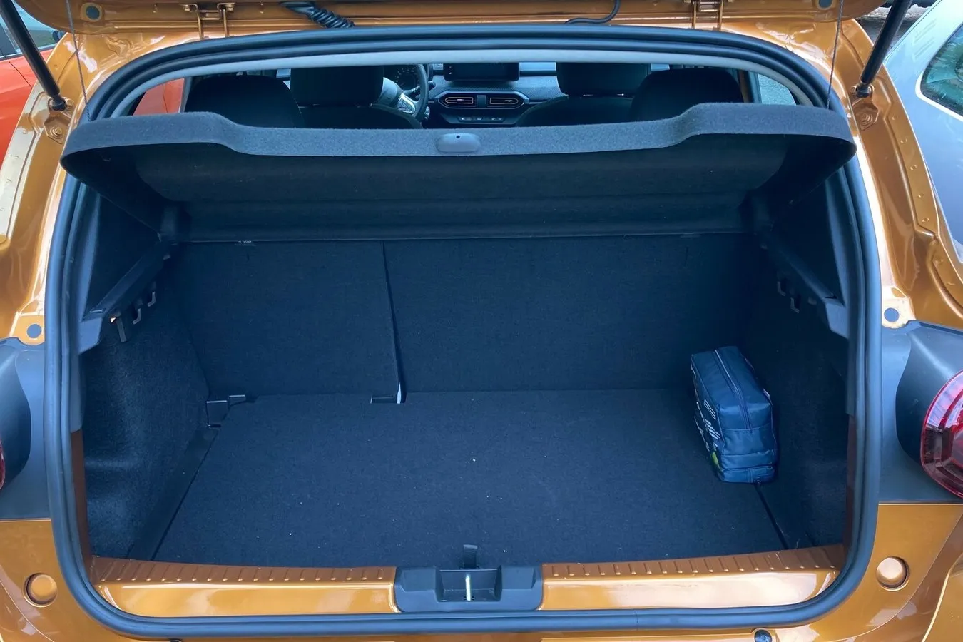 Mindestens 328 Liter fasst der Sandero-Kofferraum, maximal sind es 1.108 Liter.