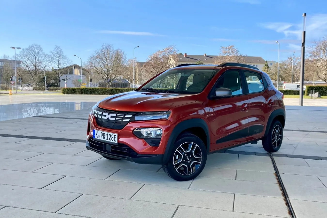 Seit Produktionsdatum November tragen alle Dacia das neue Markenlogo.